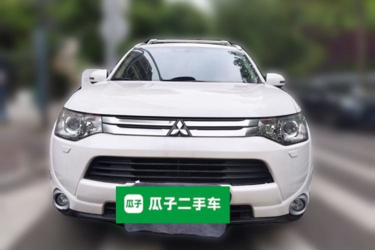 Used Mitsubishi Outlander 2014 2.4L 4x4 Deluxe Value Edition 5 Seats Front