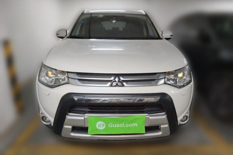 Used Mitsubishi Outlander 2014 2.4L 4x4 Deluxe Value Edition 5 Seats Front