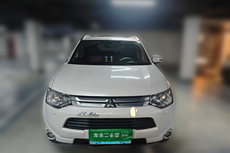 Used Mitsubishi Outlander 2014 2.4L 4x4 Deluxe Value Edition 7 Seats Front