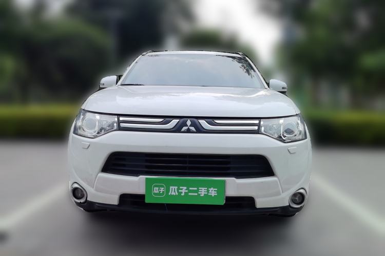 Used Mitsubishi Outlander 2014 2.4L 4x4 Deluxe Value Edition 5 Seats Front