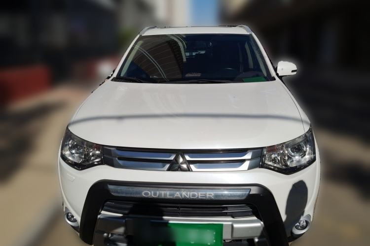 Used Mitsubishi Outlander 2014 2.4L 4x4 Deluxe Value Edition 5 Seats Front