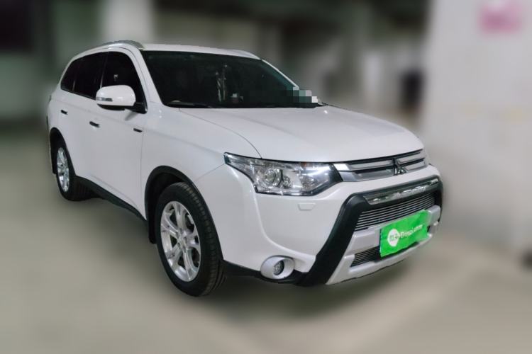 Used Mitsubishi Outlander 2014 2.4L 4x4 Deluxe Value Edition 5 Seats Front Right 45 Deg