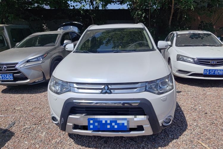 Used Mitsubishi Outlander 2014 2.4L 4x4 Deluxe Value Edition 5 Seats Front
