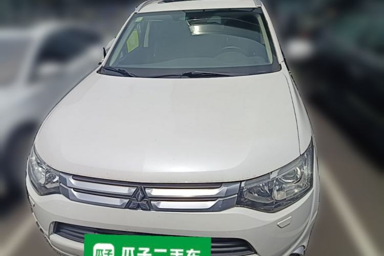 Used Mitsubishi Outlander 2014 2.4L 4x4 Deluxe Value Edition 5 Seats Front