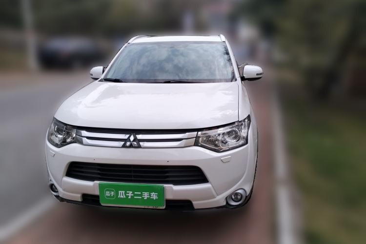 Used Mitsubishi Outlander 2014 2.4L 4x4 Deluxe Value Edition 5 Seats Front
