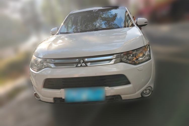 Used Mitsubishi Outlander 2014 2.4L 4x4 Deluxe Value Edition 5 Seats Front