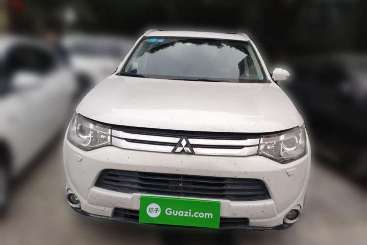 Used Mitsubishi Outlander 2014 2.4L 4x4 Deluxe Value Edition 5 Seats Front