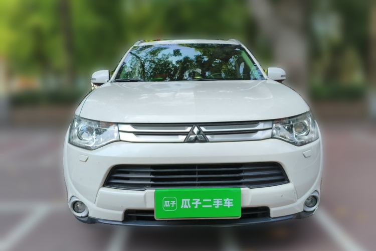 Used Mitsubishi Outlander 2014 2.4L 4x4 Deluxe Value Edition 5 Seats Front