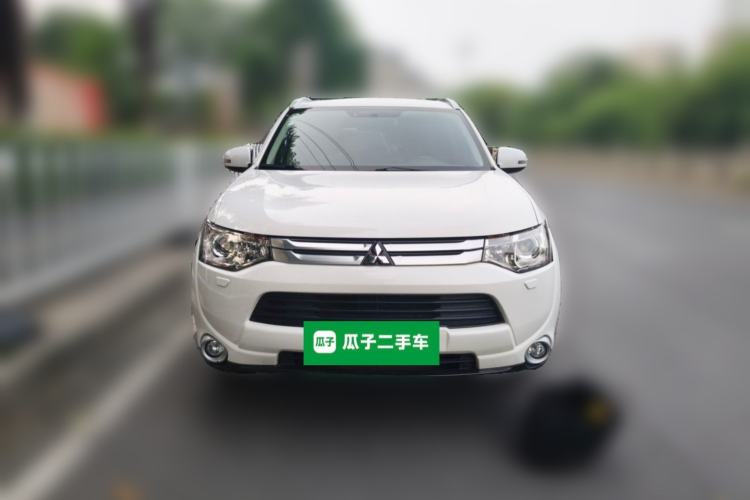 Used Mitsubishi Outlander 2014 2.4L 4x4 Deluxe Value Edition 7 Seats Front