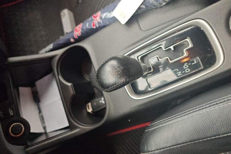Used Mitsubishi Outlander 2014 2.4L 4x4 Deluxe Value Edition 5 Seats Gear Lever