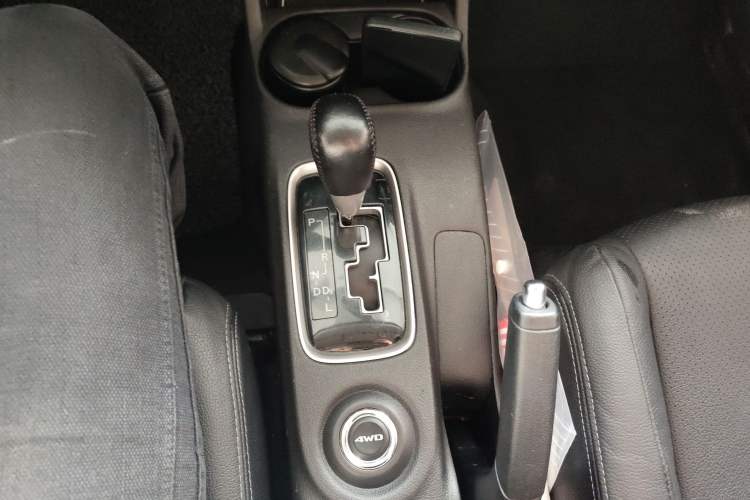 Used Mitsubishi Outlander 2014 2.4L 4x4 Deluxe Value Edition 5 Seats Gear Lever