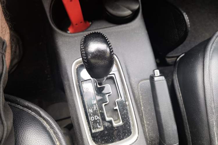 Used Mitsubishi Outlander 2014 2.4L 4x4 Deluxe Value Edition 5 Seats Gear Lever