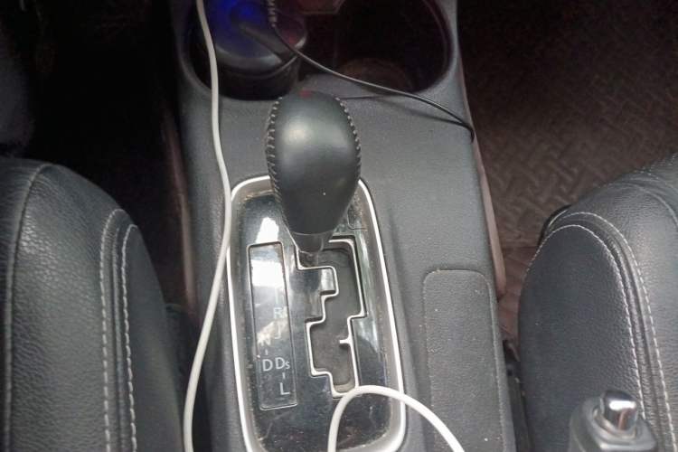 Used Mitsubishi Outlander 2014 2.4L 4x4 Deluxe Value Edition 5 Seats Gear Lever