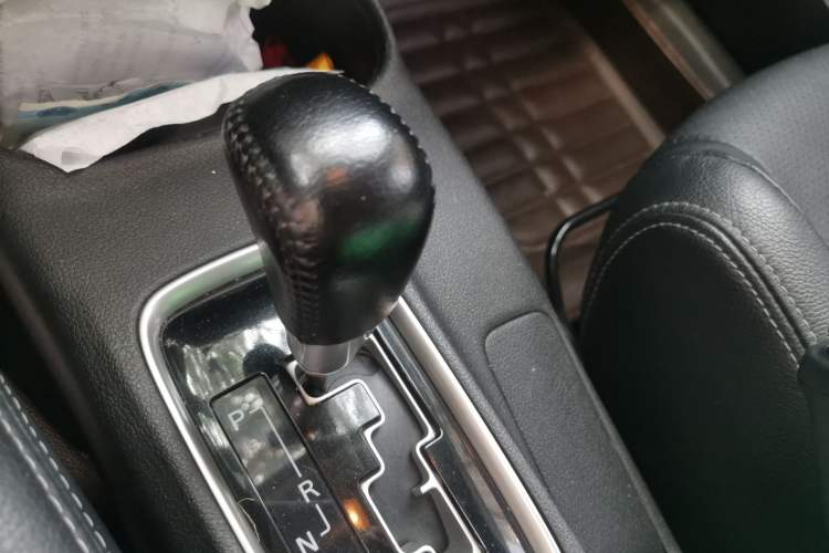 Used Mitsubishi Outlander 2014 2.4L 4x4 Deluxe Value Edition 5 Seats Gear Lever
