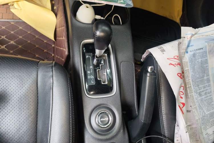 Used Mitsubishi Outlander 2014 2.4L 4x4 Deluxe Value Edition 7 Seats Gear Lever