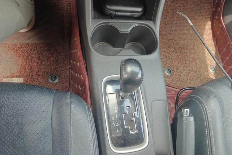 Used Mitsubishi Outlander 2014 2.4L 4x4 Deluxe Value Edition 5 Seats Gear Lever