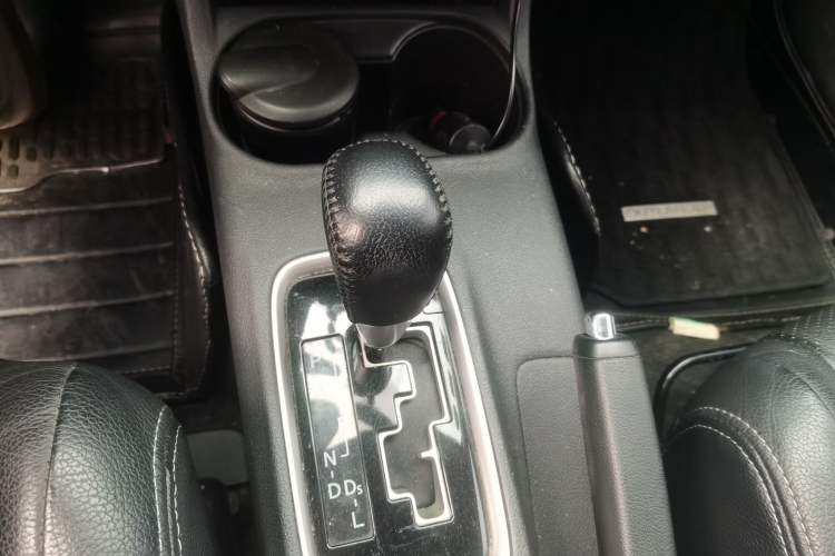 Used Mitsubishi Outlander 2014 2.4L 4x4 Deluxe Value Edition 7 Seats Gear Lever
