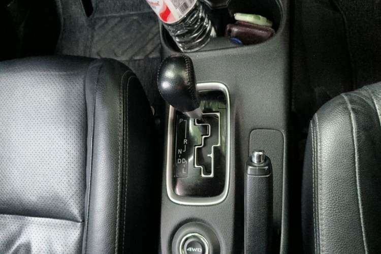 Used Mitsubishi Outlander 2014 2.4L 4x4 Deluxe Value Edition 5 Seats Gear Lever