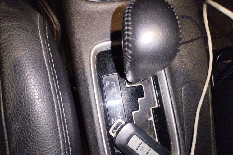 Used Mitsubishi Outlander 2014 2.4L 4x4 Deluxe Value Edition 7 Seats Gear Lever
