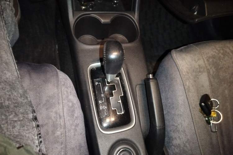 Used Mitsubishi Outlander 2014 2.4L 4x4 Deluxe Value Edition 7 Seats Gear Lever