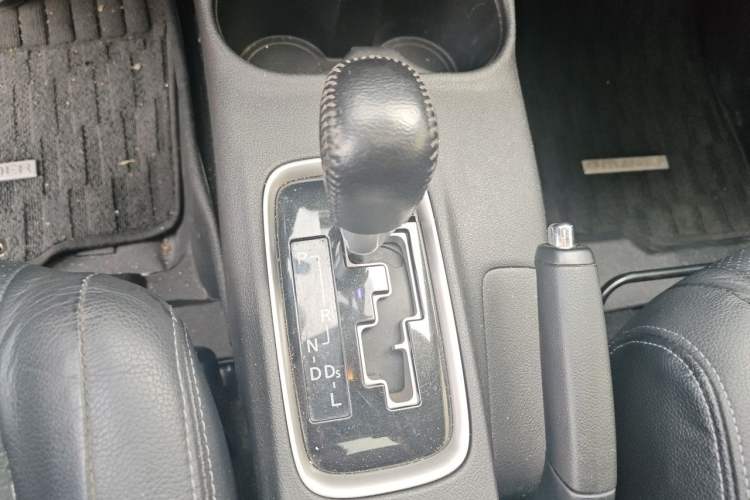 Used Mitsubishi Outlander 2014 2.4L 4x4 Deluxe Value Edition 5 Seats Gear Lever