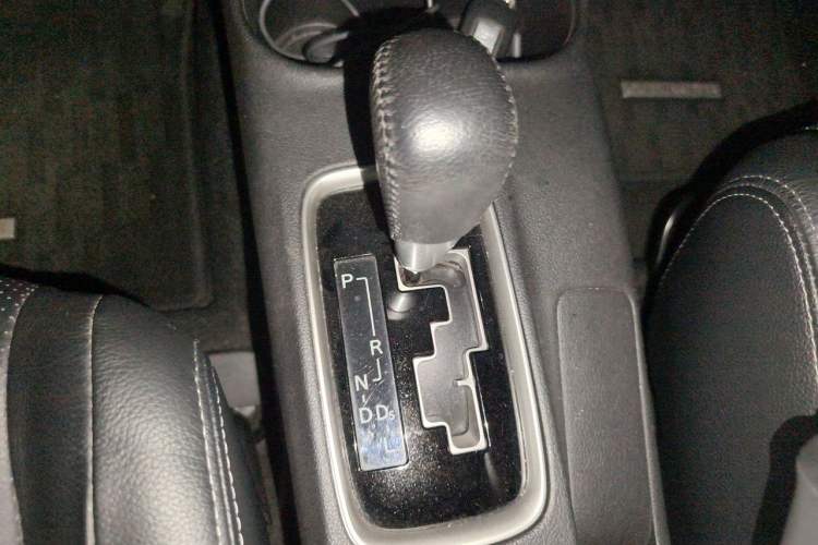 Used Mitsubishi Outlander 2014 2.4L 4x4 Deluxe Value Edition 5 Seats Gear Lever