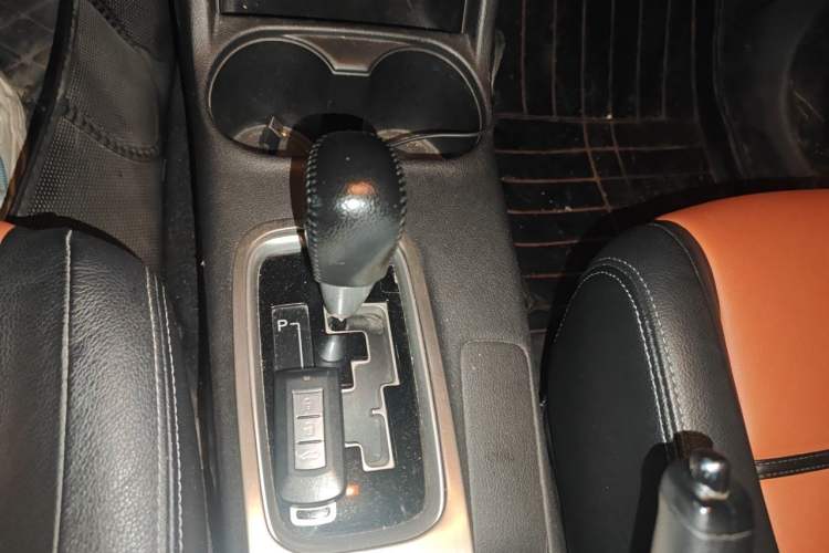 Used Mitsubishi Outlander 2014 2.4L 4x4 Deluxe Value Edition 7 Seats Gear Lever