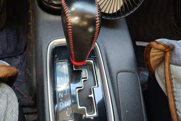 Used Mitsubishi Outlander 2014 2.4L 4x4 Deluxe Value Edition 5 Seats Gear Lever