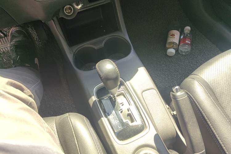 Used Mitsubishi Outlander 2014 2.4L 4x4 Deluxe Value Edition 5 Seats Gear Lever