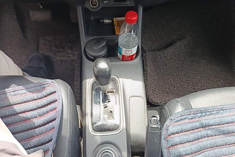 Used Mitsubishi Outlander 2014 2.4L 4x4 Deluxe Value Edition 5 Seats Gear Lever