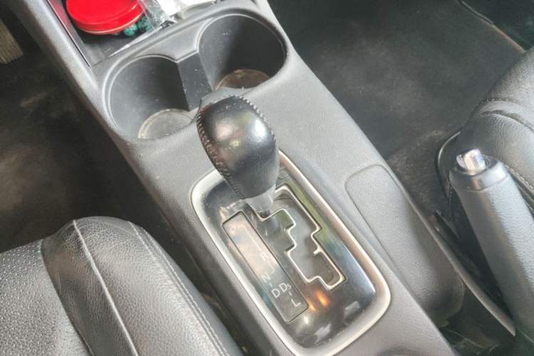 Used Mitsubishi Outlander 2014 2.4L 4x4 Deluxe Value Edition 5 Seats Gear Lever