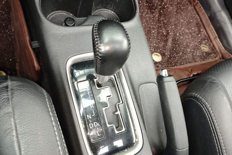 Used Mitsubishi Outlander 2014 2.4L 4x4 Deluxe Value Edition 5 Seats Gear Lever