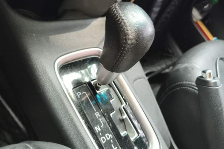 Used Mitsubishi Outlander 2014 2.4L 4x4 Deluxe Value Edition 5 Seats Gear Lever