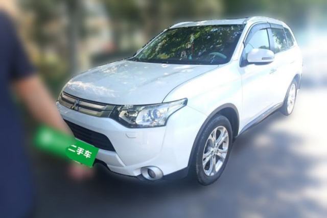 Used Mitsubishi Outlander 2014 2.4L 4x4 Deluxe Value Edition 5 Seats