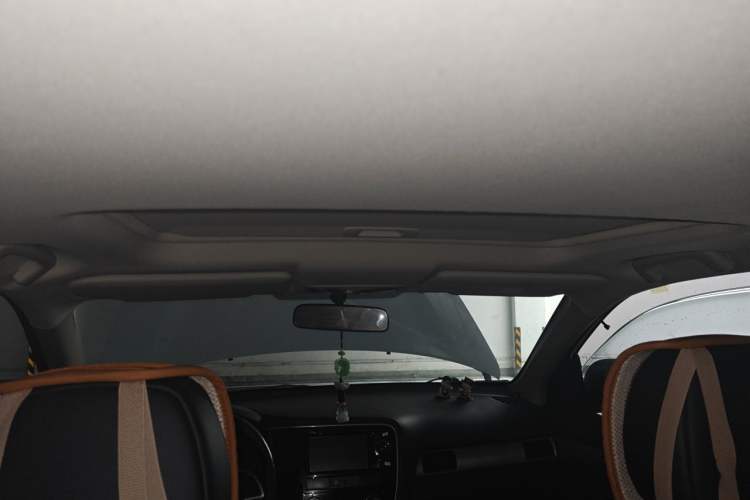 Used Mitsubishi Outlander 2014 2.4L 4x4 Deluxe Value Edition 5 Seats Headliner