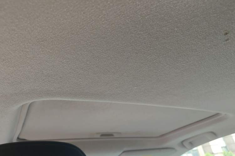 Used Mitsubishi Outlander 2014 2.4L 4x4 Deluxe Value Edition 5 Seats Headliner