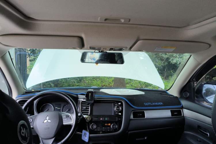 Used Mitsubishi Outlander 2014 2.4L 4x4 Deluxe Value Edition 5 Seats Headliner