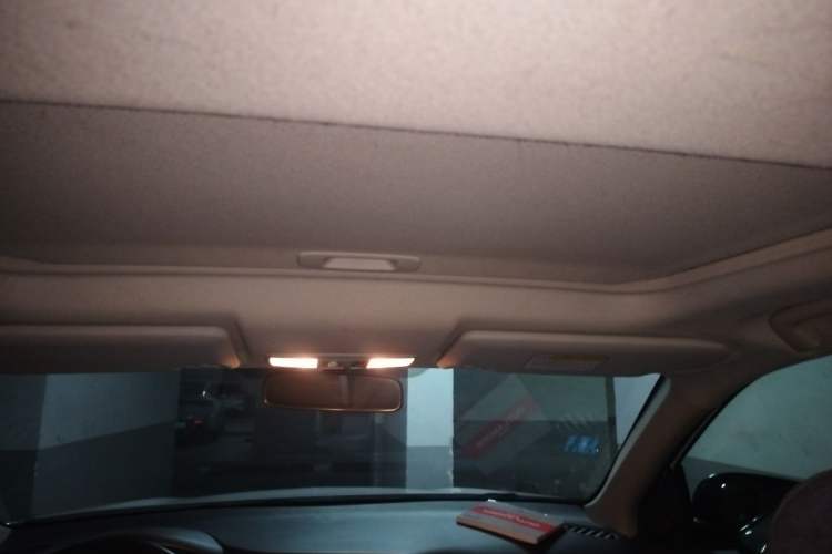 Used Mitsubishi Outlander 2014 2.4L 4x4 Deluxe Value Edition 7 Seats Headliner