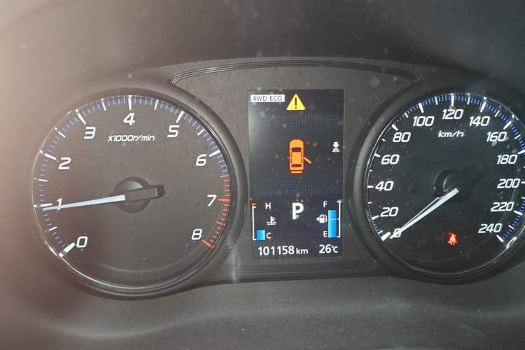 Used Mitsubishi Outlander 2014 2.4L 4x4 Deluxe Value Edition 5 Seats Instrument Cluster