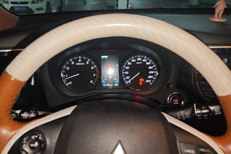 Used Mitsubishi Outlander 2014 2.4L 4x4 Deluxe Value Edition 7 Seats Instrument Cluster