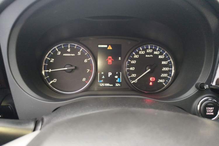 Used Mitsubishi Outlander 2014 2.4L 4x4 Deluxe Value Edition 7 Seats Instrument Cluster
