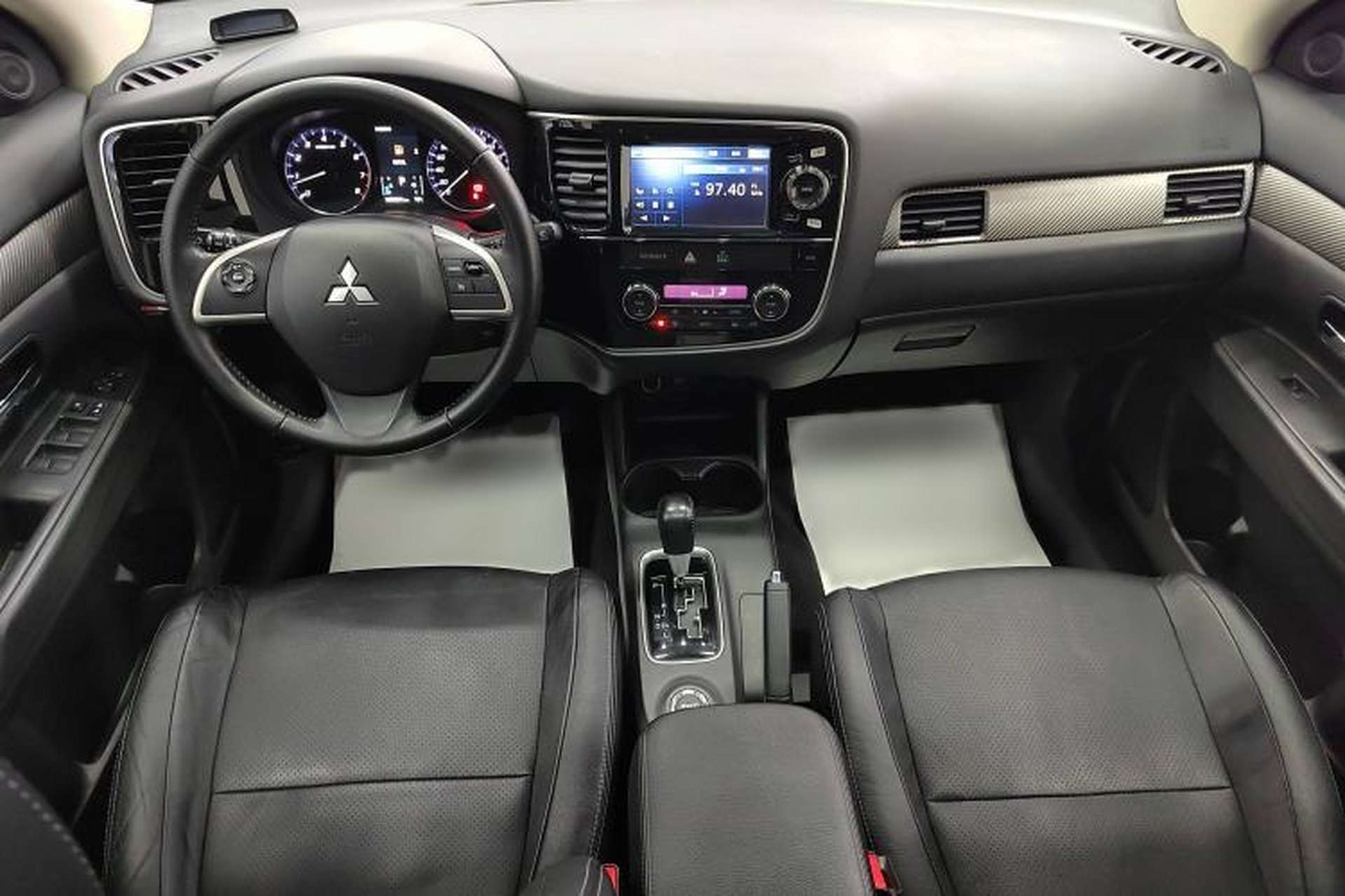 Used Mitsubishi Outlander 2014 2.4L 4x4 Deluxe Value Edition 7 Seats Interior 2
