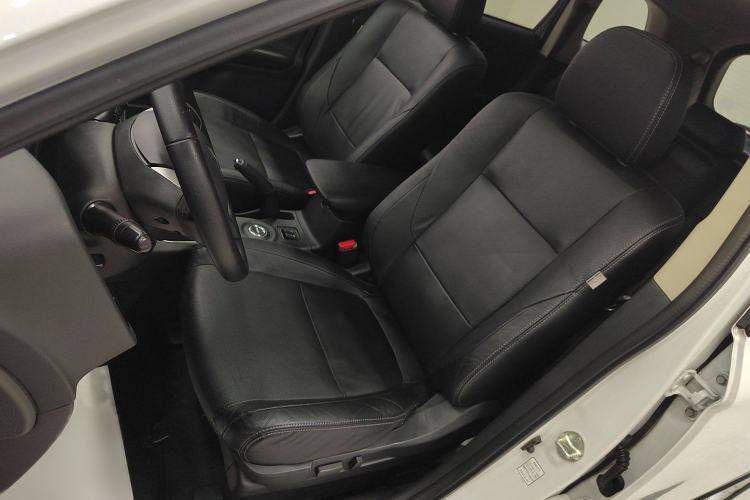 Used Mitsubishi Outlander 2014 2.4L 4x4 Deluxe Value Edition 7 Seats Interior 4