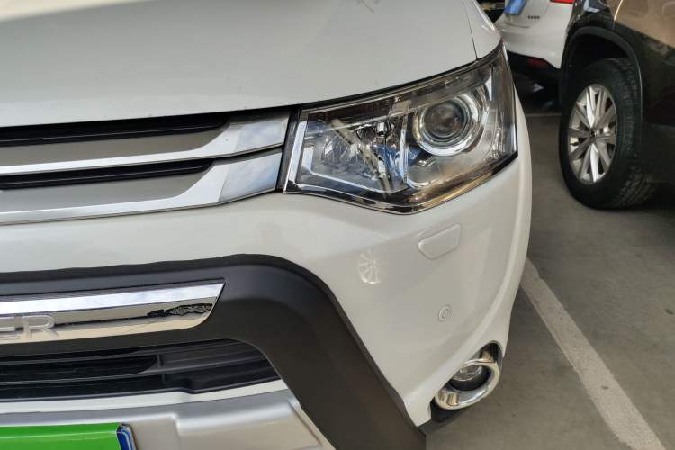 Used Mitsubishi Outlander 2014 2.4L 4x4 Deluxe Value Edition 5 Seats Left Front Headlight