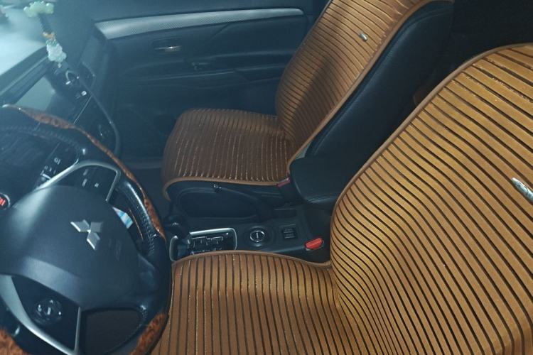 Used Mitsubishi Outlander 2014 2.4L 4x4 Deluxe Value Edition 5 Seats Left Front Seat