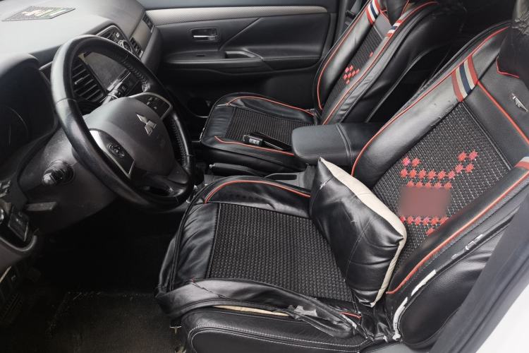 Used Mitsubishi Outlander 2014 2.4L 4x4 Deluxe Value Edition 5 Seats Left Front Seat