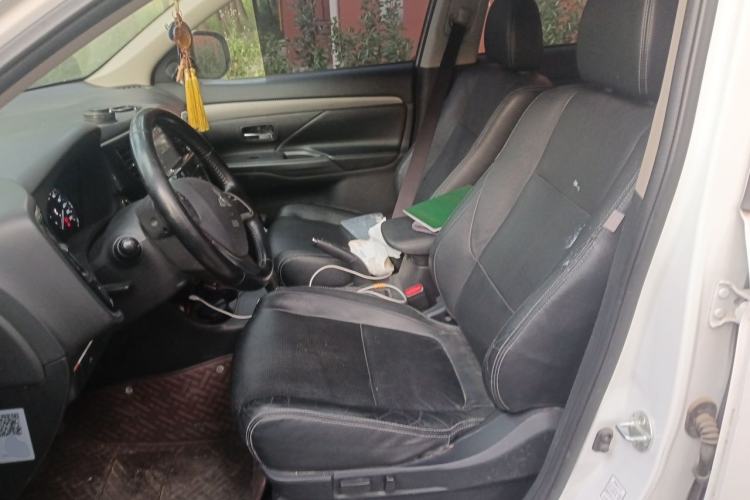 Used Mitsubishi Outlander 2014 2.4L 4x4 Deluxe Value Edition 5 Seats Left Front Seat