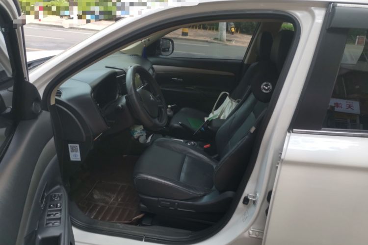 Used Mitsubishi Outlander 2014 2.4L 4x4 Deluxe Value Edition 5 Seats Left Front Seat