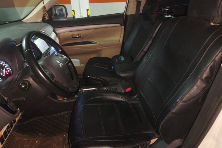 Used Mitsubishi Outlander 2014 2.4L 4x4 Deluxe Value Edition 5 Seats Left Front Seat