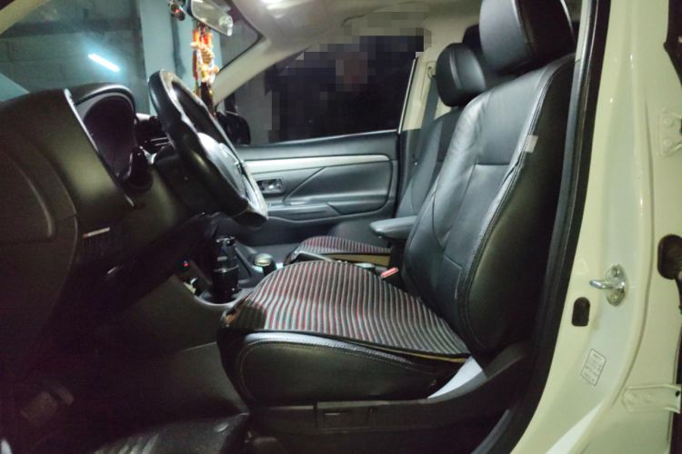 Used Mitsubishi Outlander 2014 2.4L 4x4 Deluxe Value Edition 5 Seats Left Front Seat
